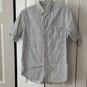 Old Navy White Short-Sleeve Button-Down Shirt with Micro Dot Pattern